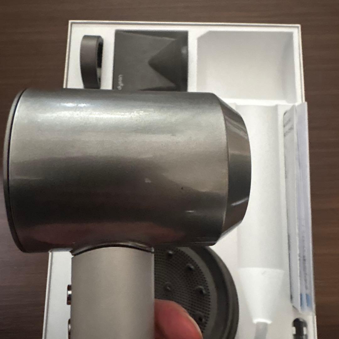 Dyson Supersonic ヘアドライヤー　プロ専用機器