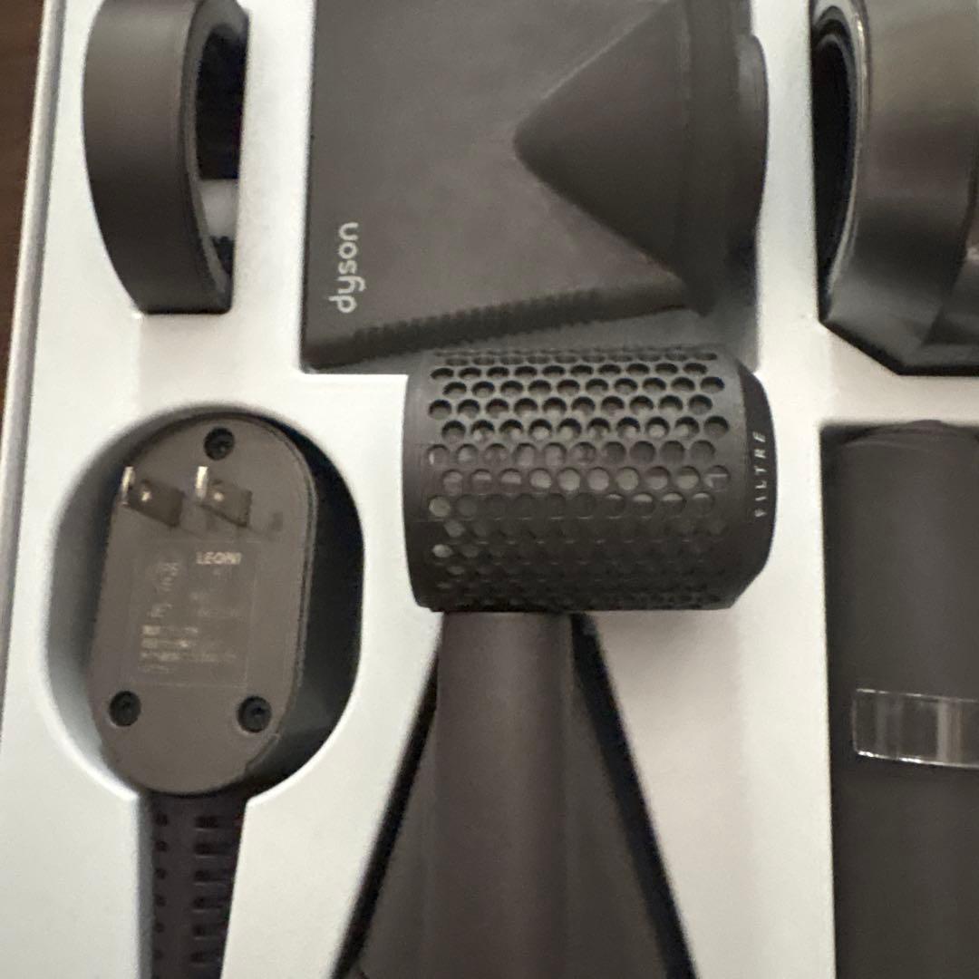 Dyson Supersonic ヘアドライヤー　プロ専用機器