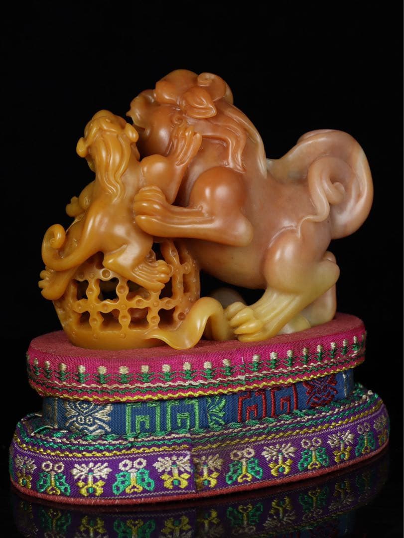 天然　寿山石 獅子・親子　透かし細工 極彫刻　置物　アンティーク　時代物