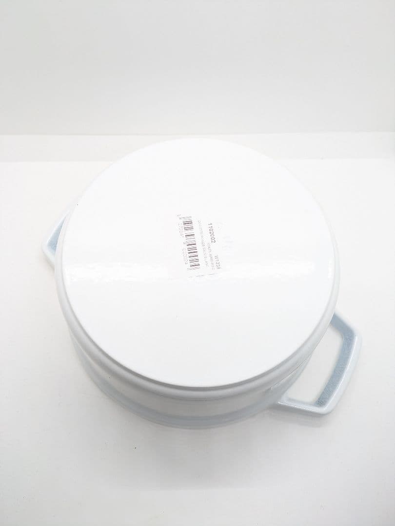 ストウブ ラ・ココットラウンド２０㎝ ホワイト シリアルナンバーつき