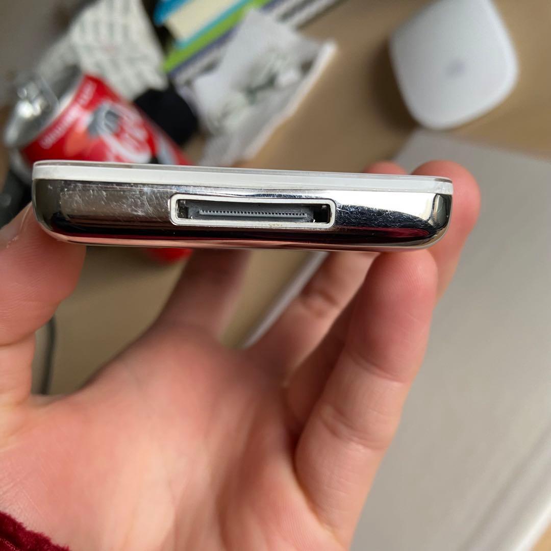 iPod classic 第5世代 30GB ホワイト 充電ケーブル付き