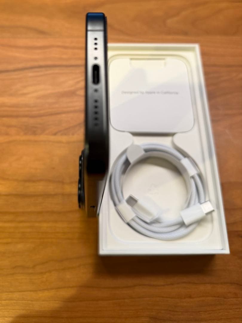 超美品！iPhone15 ProブラックチタニウムSIMフリーアップルストア購入