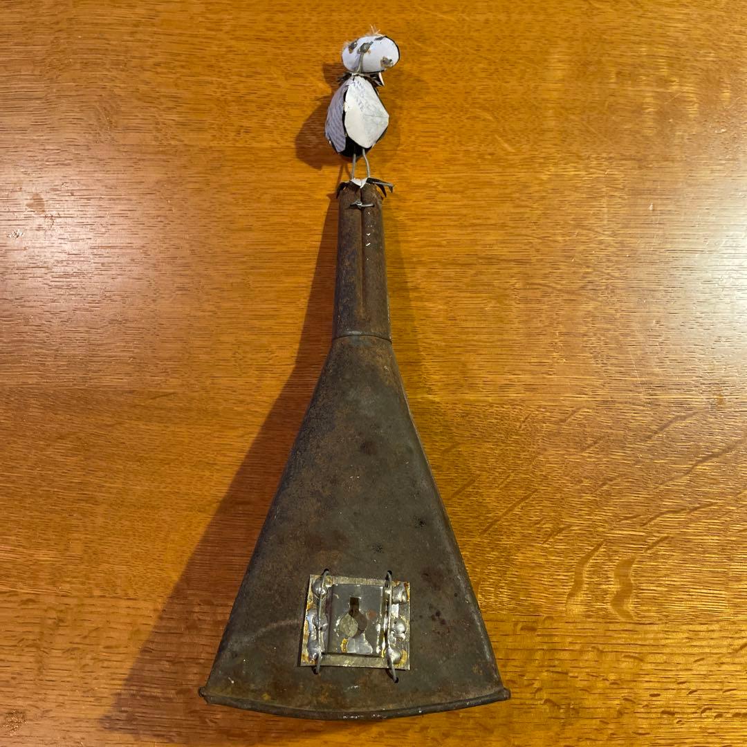 不思議な小動物のオブジェ