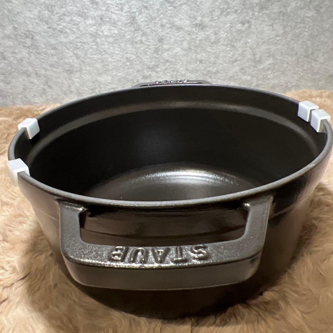 【新品】staub ストウブ 「ピコ ココット ラウンド ブラック 22cm」