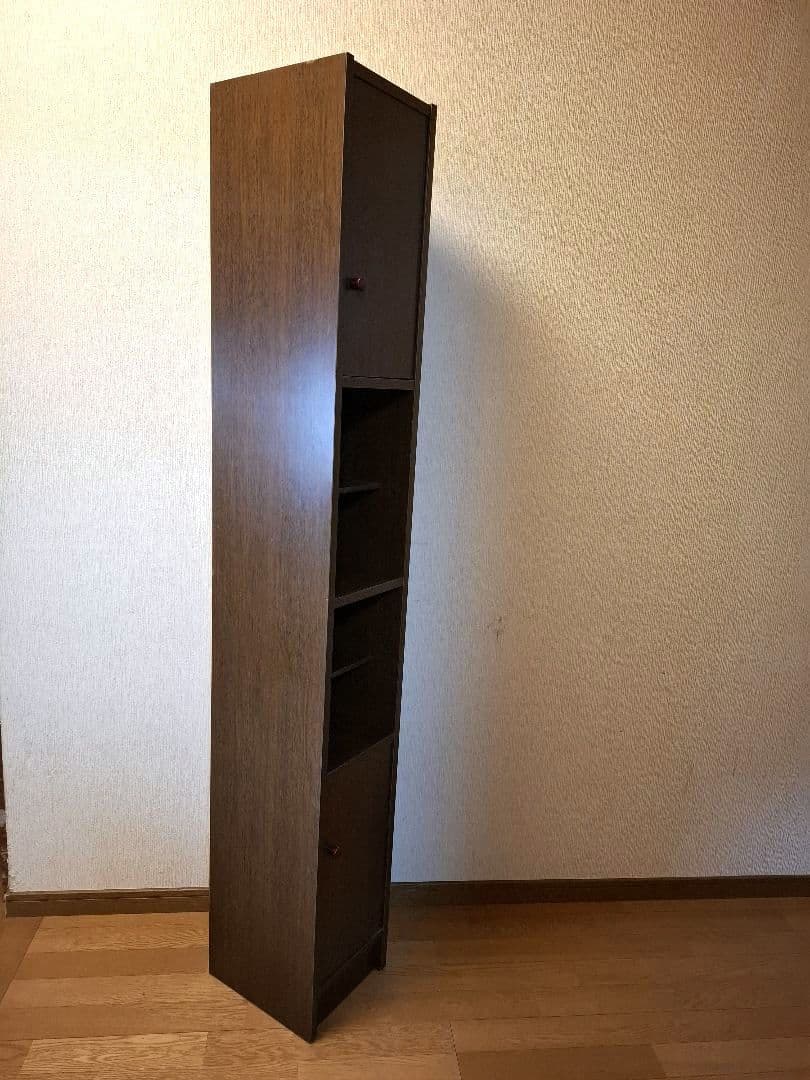 スリム木製ラック ブラウン 4棚 ２扉　仕切り板6枚　隙間収納