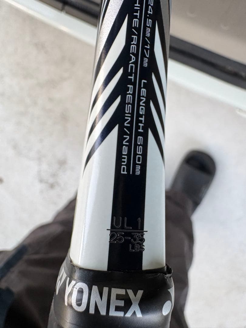 GEOBREAK 70Sテニスラケット 黒/オレンジ