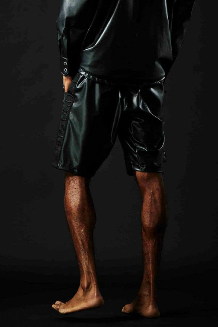 新品 1PIU1UGUALE3 SPORT スポーツレザーショートパンツ