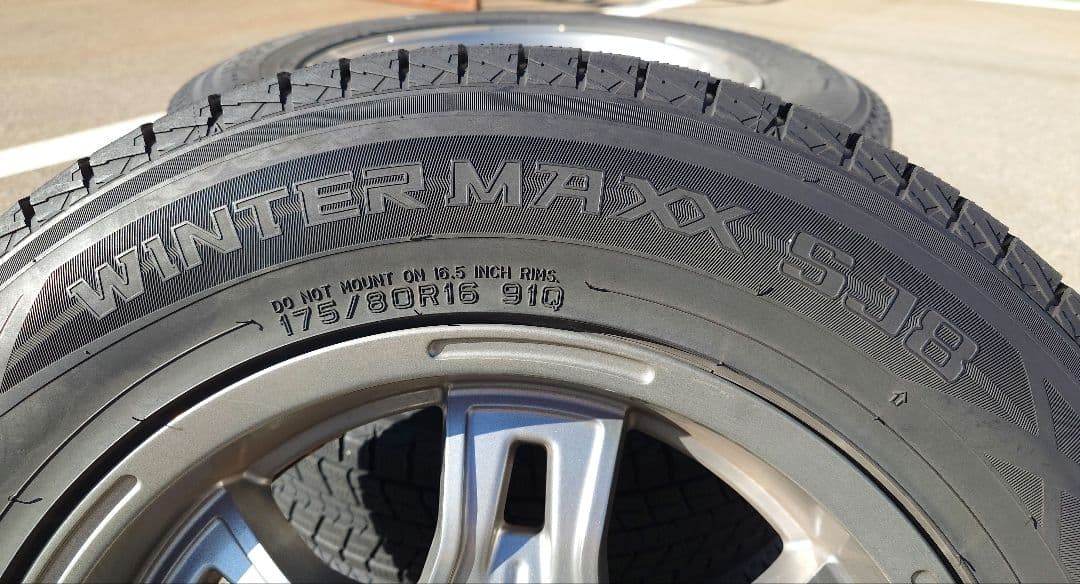 ジムニー　スタッドレスタイヤ ・ホイールセット