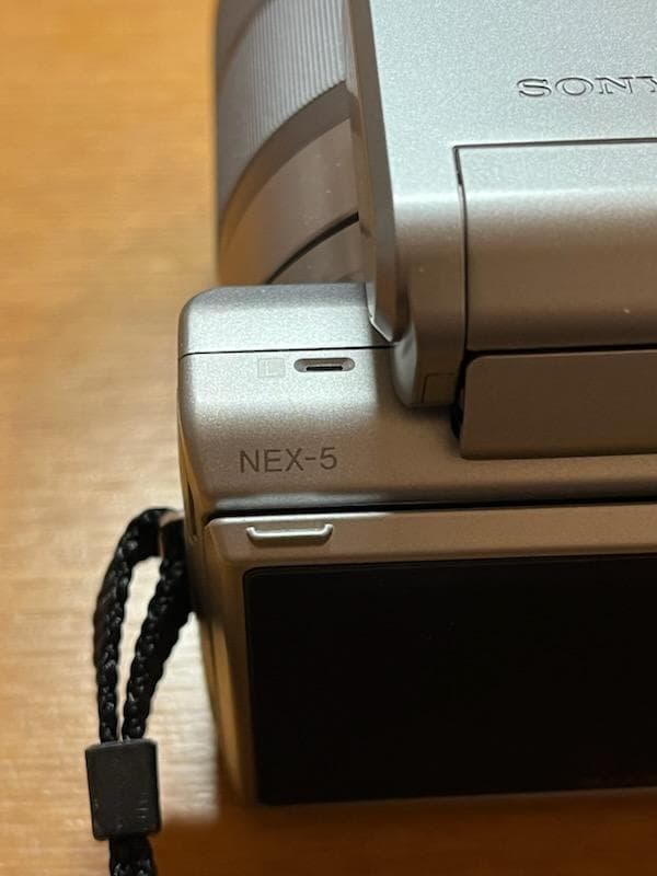 ミラーレス一眼カメラ　ソニーNEX-5　シルバー