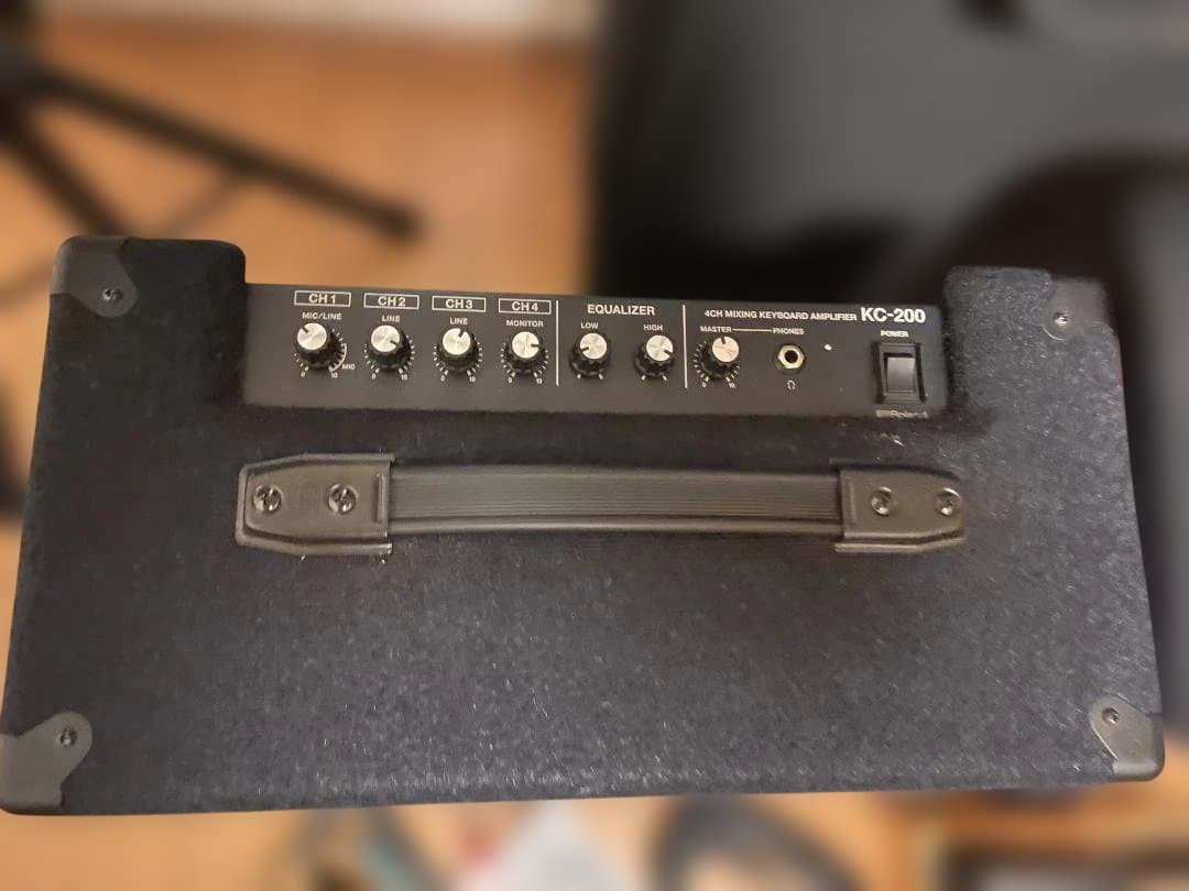 Roland KC-200 キーボードアンプ 2024年製 ローランド