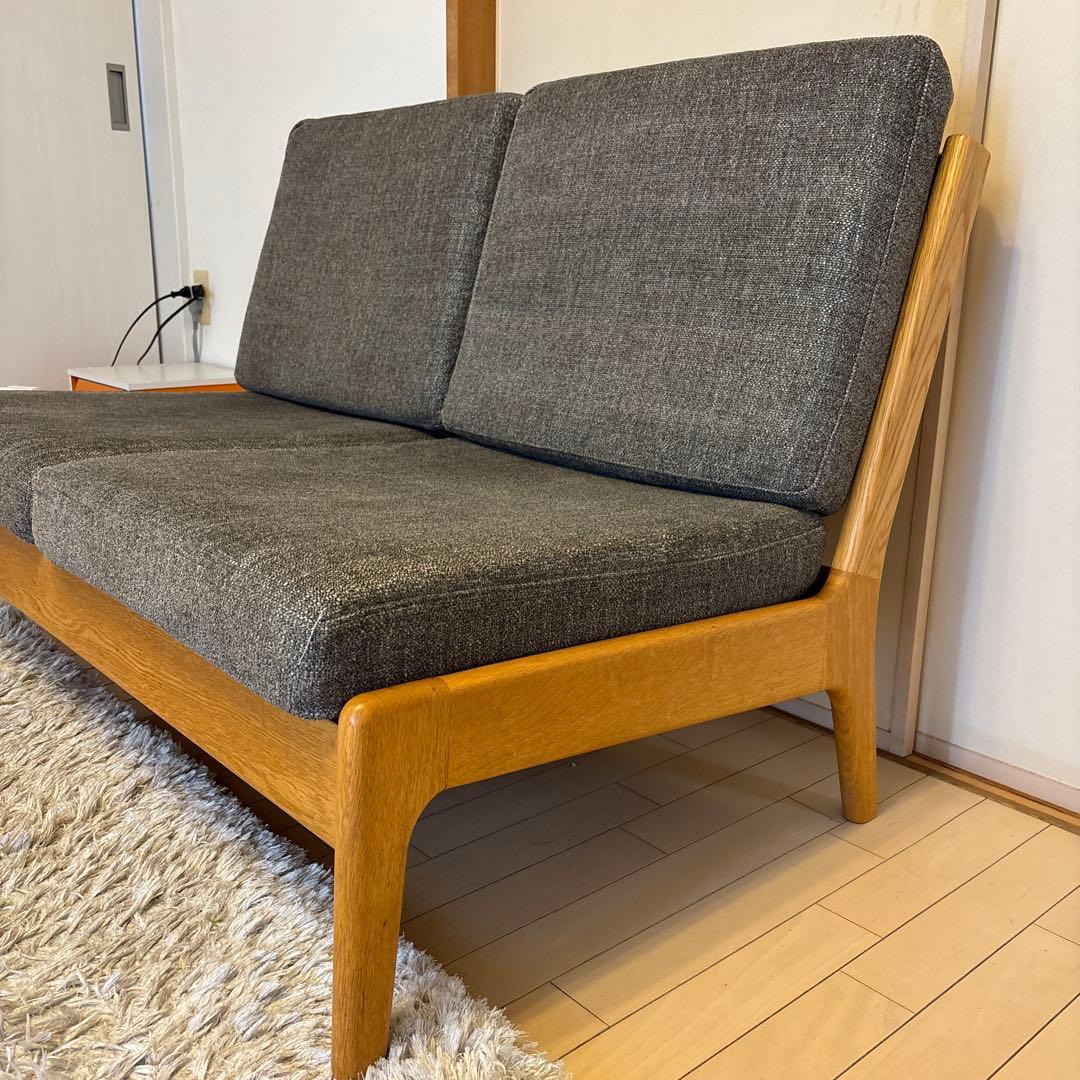 大塚家具　二人掛け木製フレームソファ　布地クッション