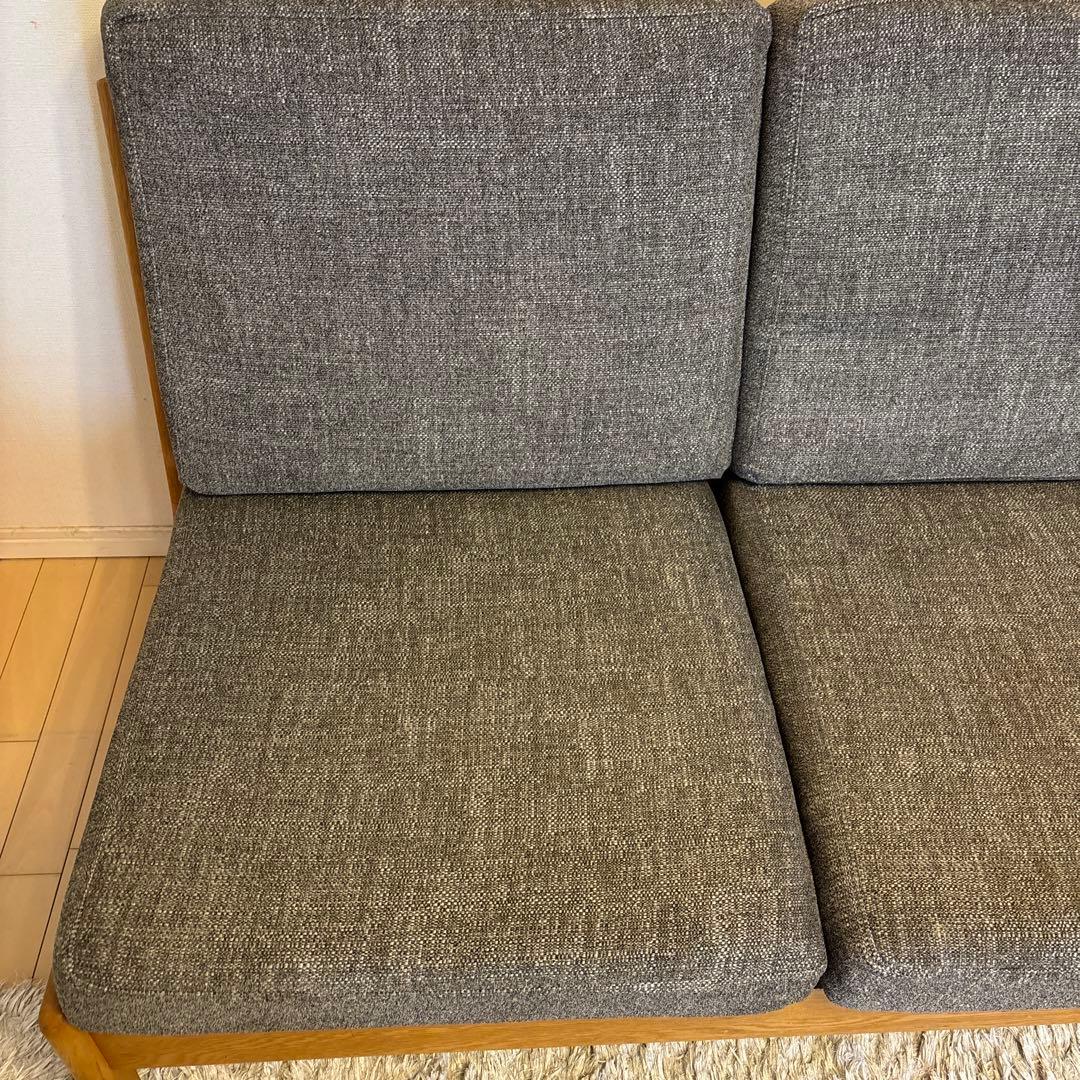 大塚家具　二人掛け木製フレームソファ　布地クッション