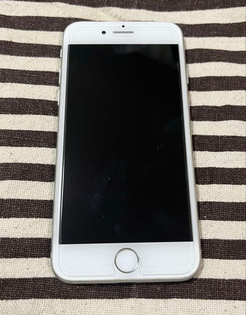 iPhone8 64GB シルバー本体 SIMフリー バッテリー77%