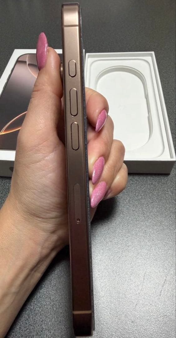 Apple iPhone 16 Pro ゴールド 本体