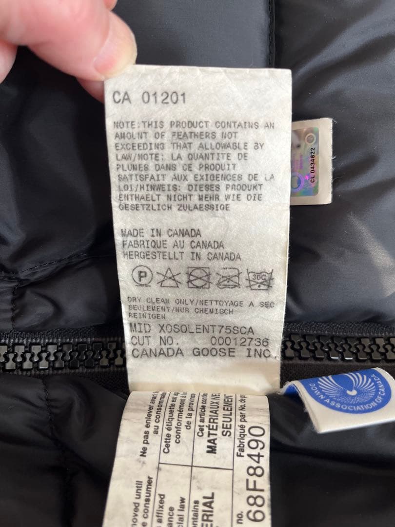   カムループス ダウンジャケット　フード付き