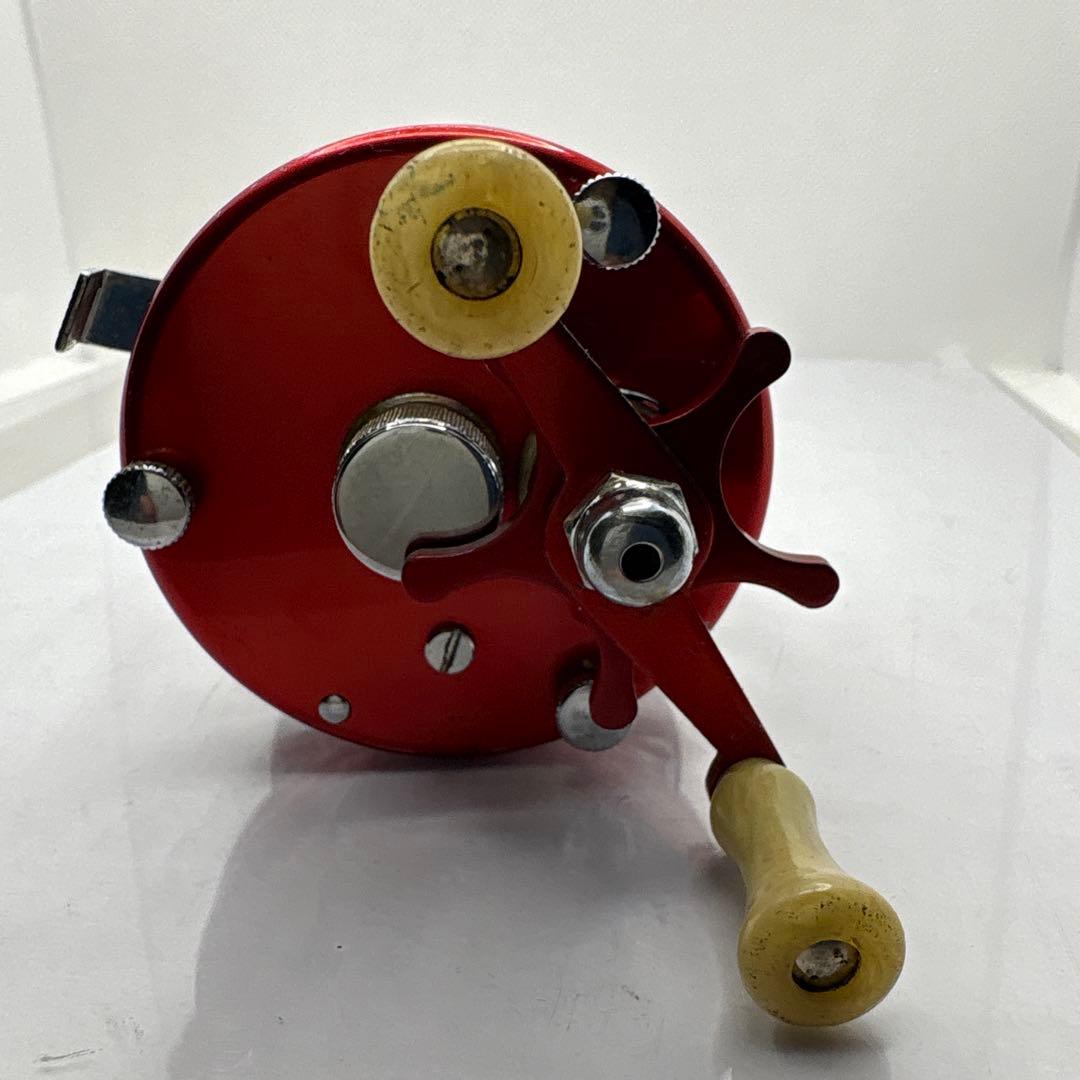 ABU Ambassadeur 5000 レッドベイトリール