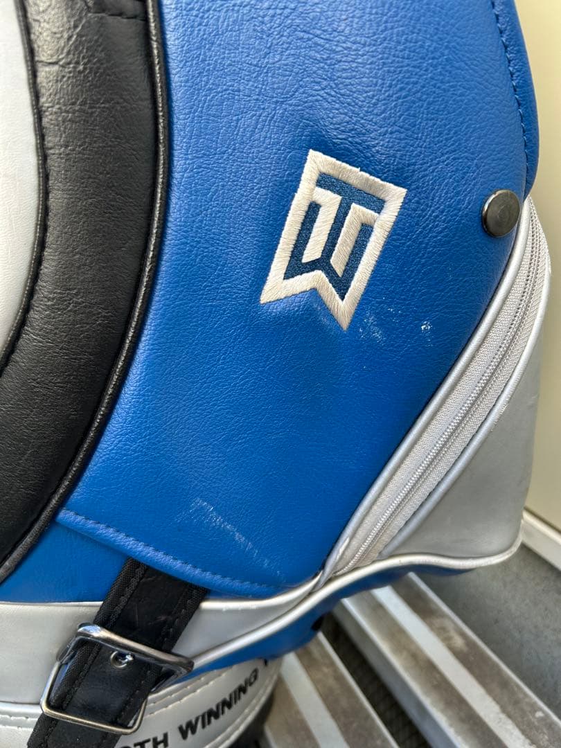 希少タイガーウッズBUICK 50周年記念キャディバッグ シルバー/ブルー