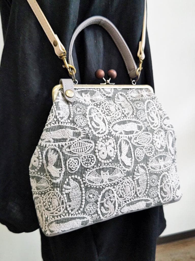 【 pakuyume様】ミナペルホネン/ジャングルレリーフ　ベージュ/牛革グ木玉