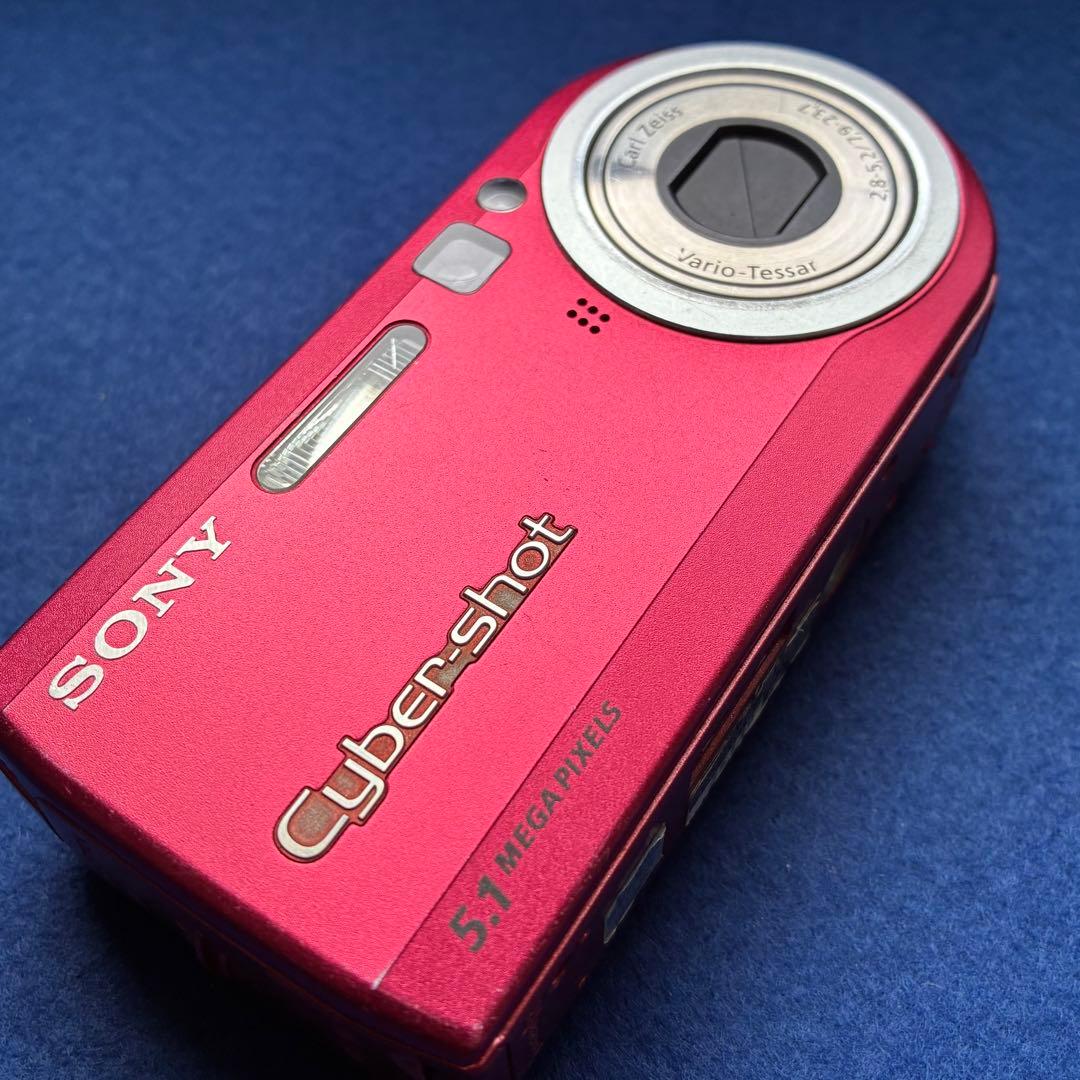 【箱・ほぼ付属品完備／完動品】SONY Cyber-shot DSC-P100赤