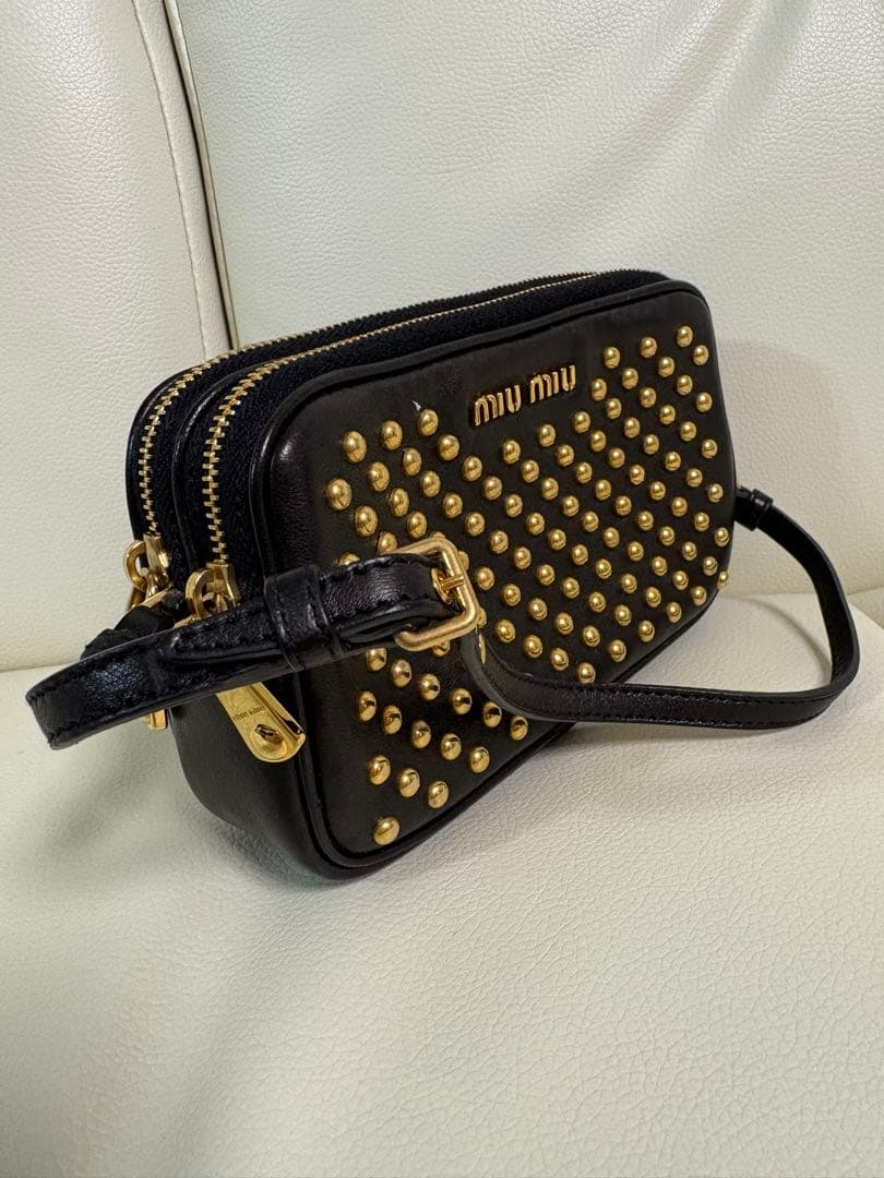 ⭐︎ miu miu スタッズ ミニバッグ（黒）