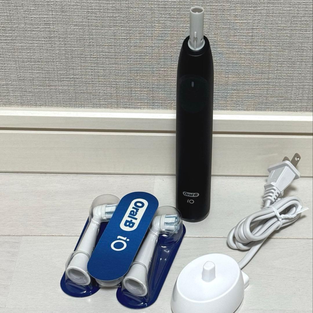 【美品】Oral-B iO2s 電動歯ブラシ本体 替えブラシ3本 充電器付き