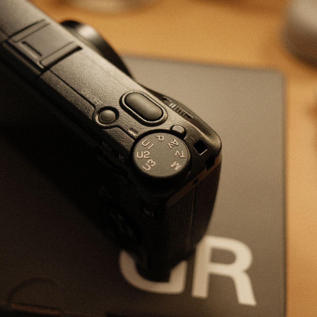 RICOH GR IIIx コンパクトデジタルカメラ【シャッター回数1303回】
