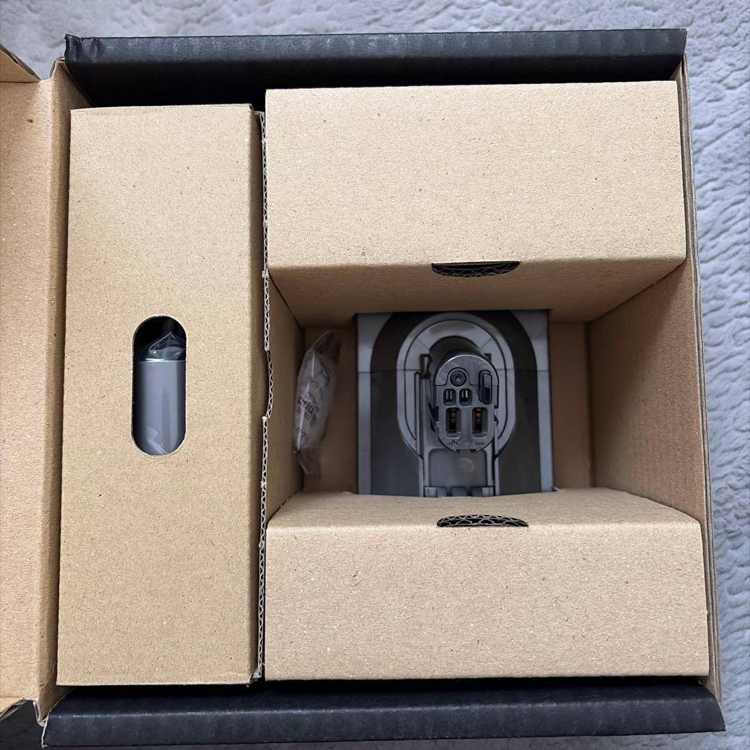 未使用！Dyson Digital Slim (SV18) バッテリー＋充電器