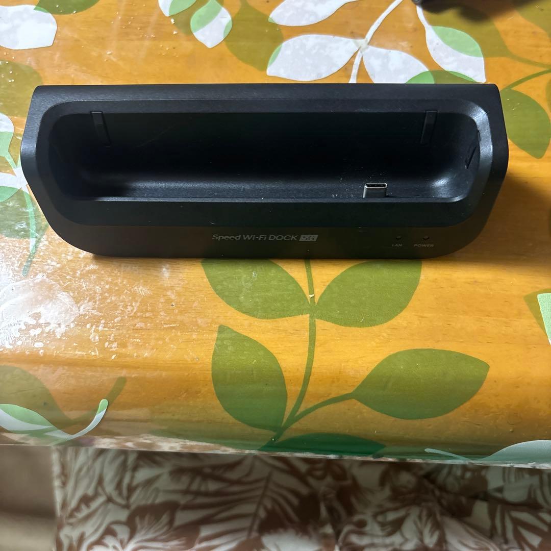 極美品　SIMフリー　国内最強　使用浅　5Gポケットルーター　povo 楽天