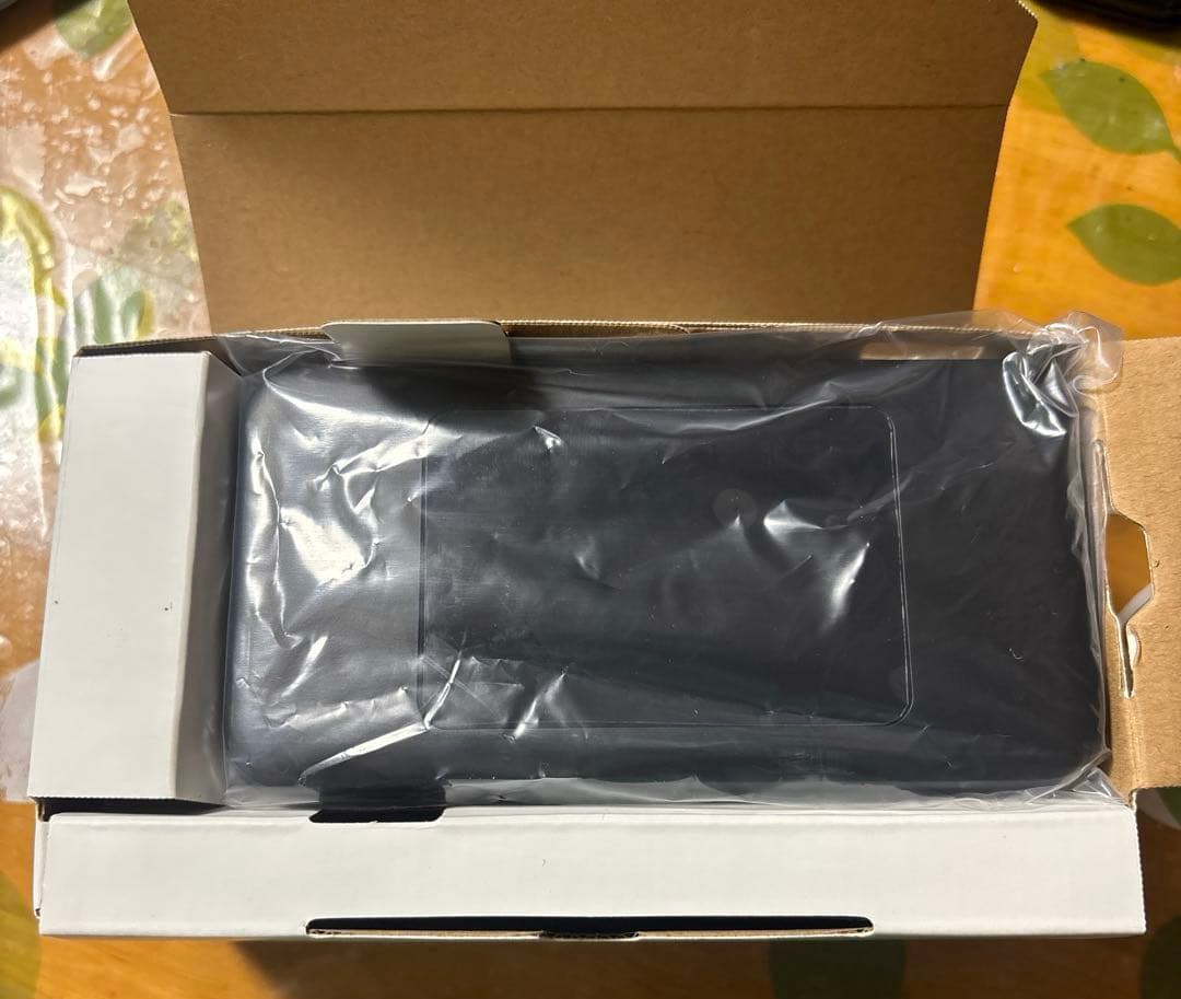 極美品　SIMフリー　国内最強　使用浅　5Gポケットルーター　povo 楽天