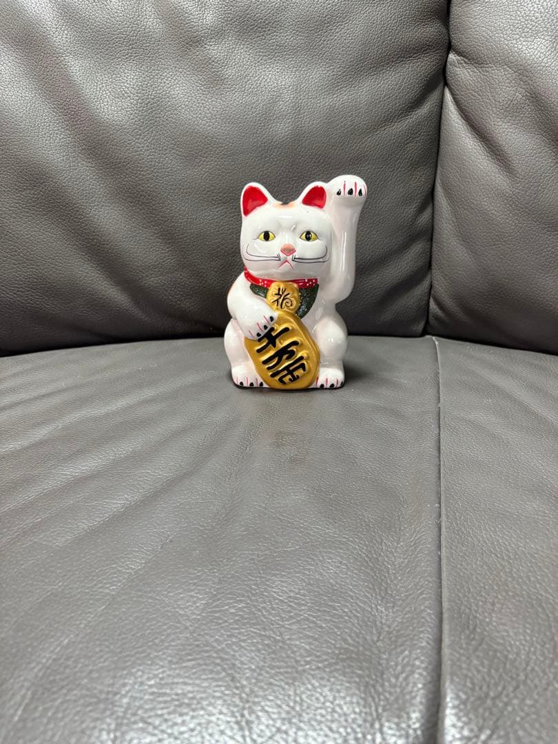 白い招き猫　置物