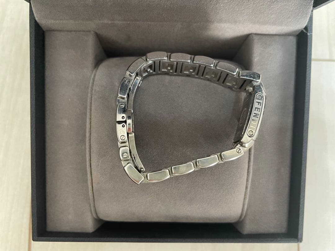 FENDI シルバー スクエア腕時計
