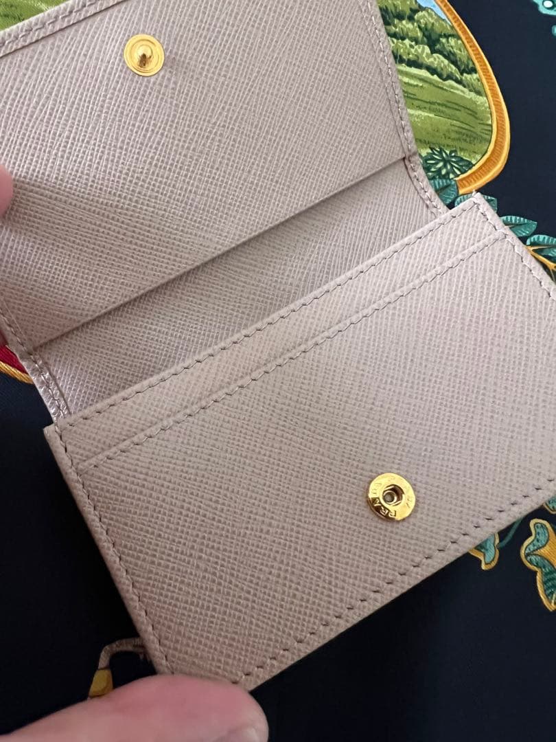 プラダ　PRADA☆名刺入れ　カードケース☆レザー☆新品同様品☆サフィアーノ