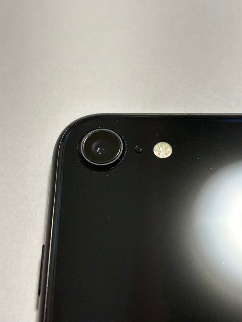 【美品】iPhoneSE（第二世代）ブラック 128GB SIMフリー