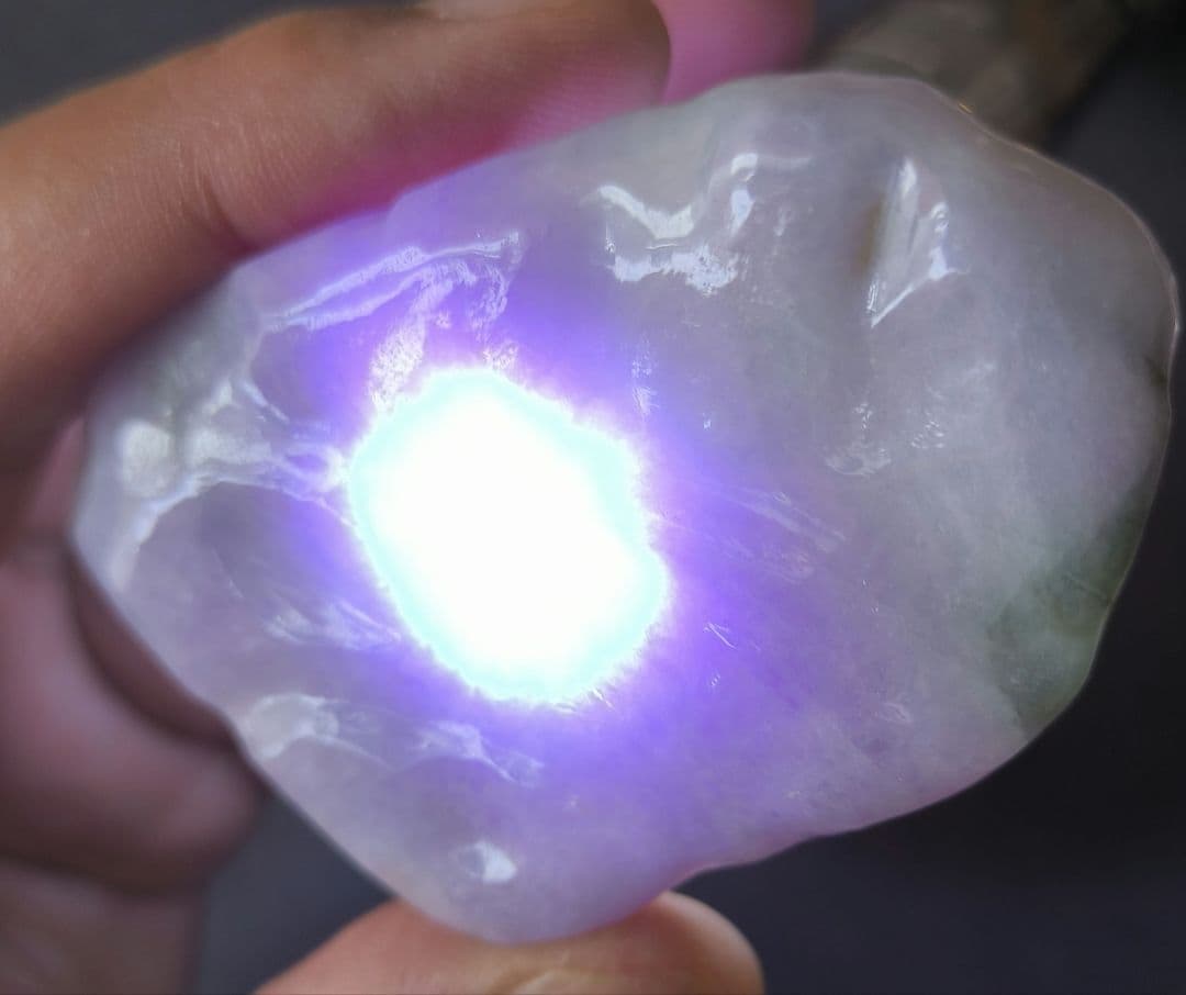 ミャンマー産ラベンダー本翡翠のルース①