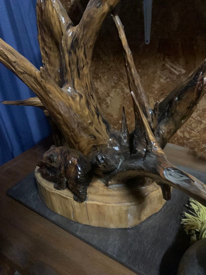 木製クマの彫刻置物