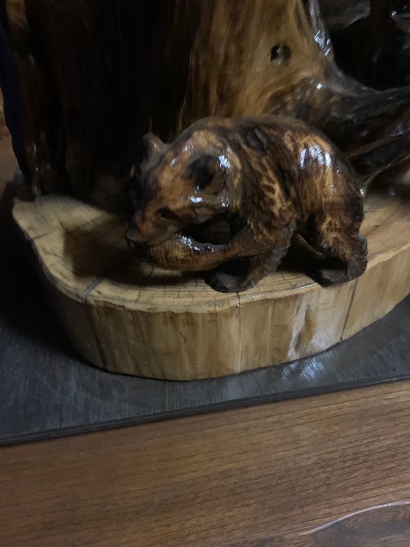 木製クマの彫刻置物