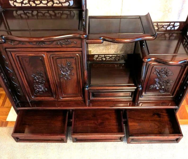 木製彫刻装飾収納棚　茶箪笥　飾り棚