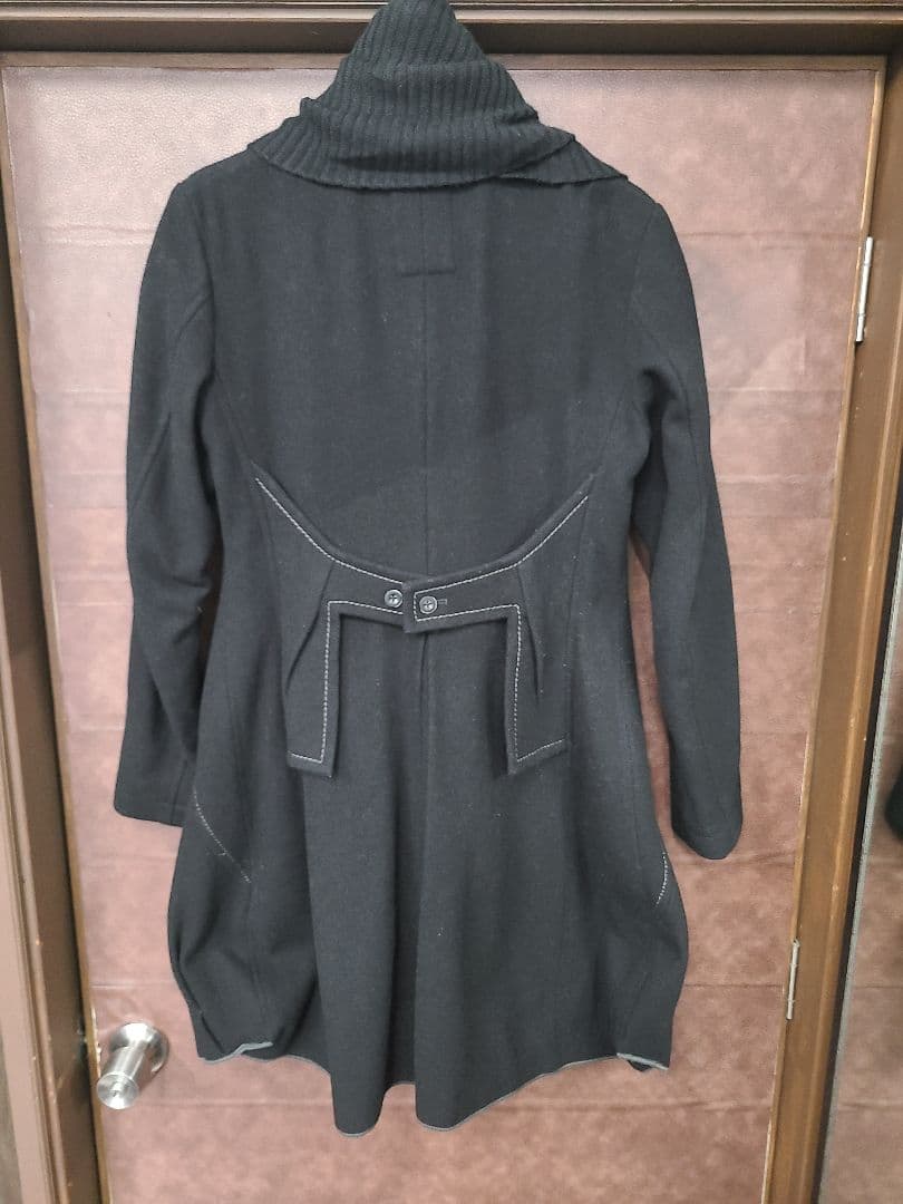 マリテフランソワジルボーブラックマフラー付きバルーンコート