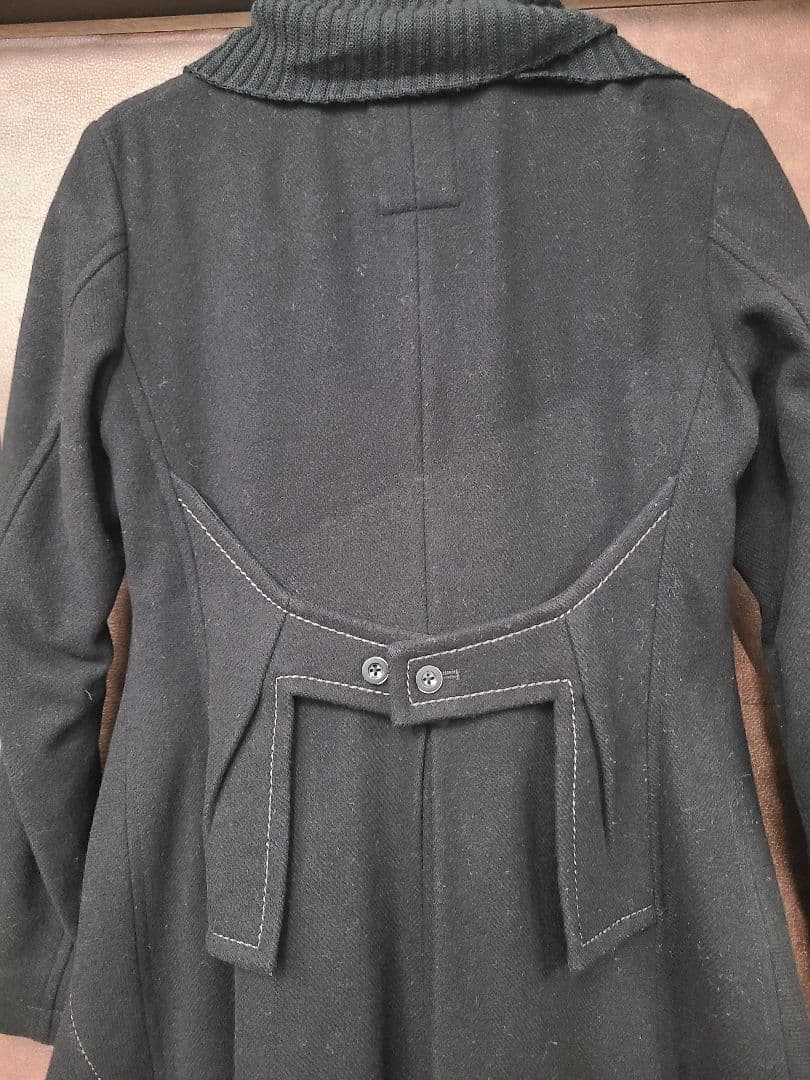 マリテフランソワジルボーブラックマフラー付きバルーンコート