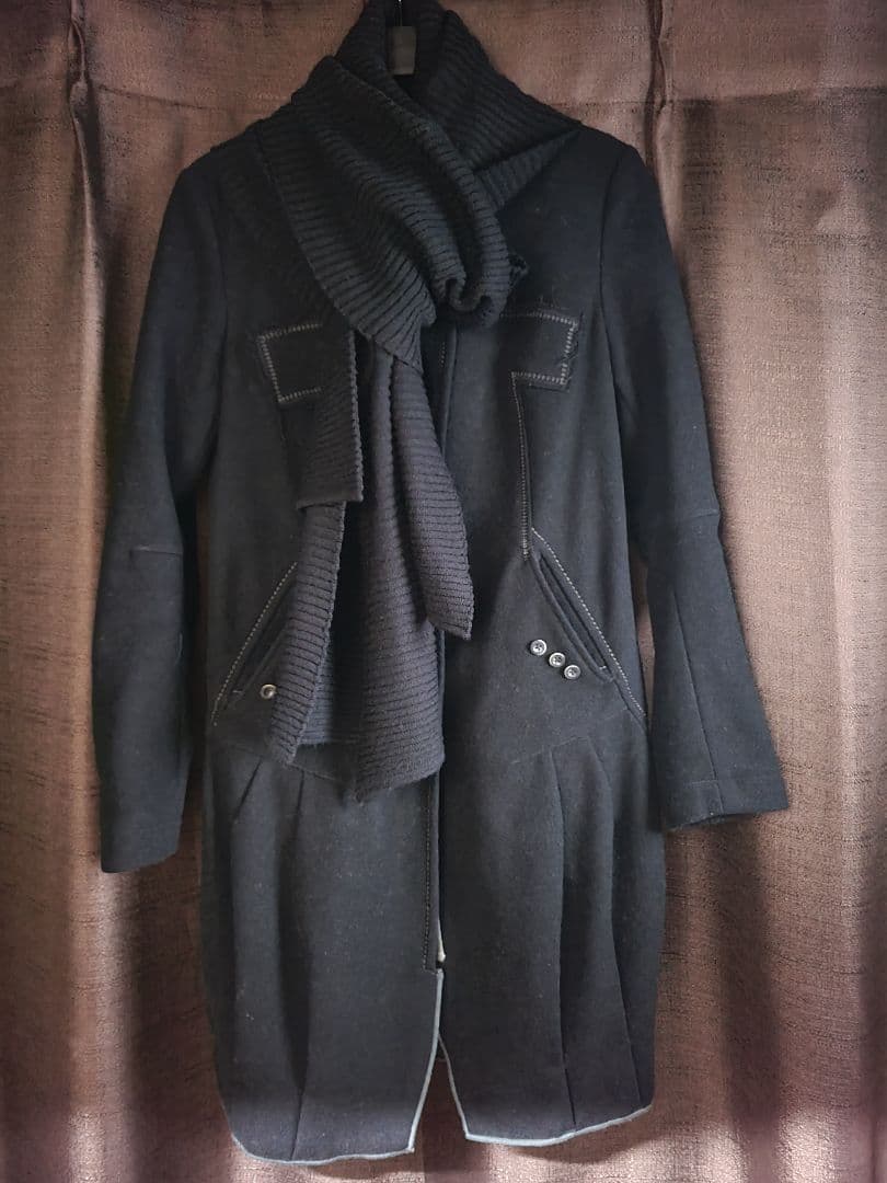 マリテフランソワジルボーブラックマフラー付きバルーンコート