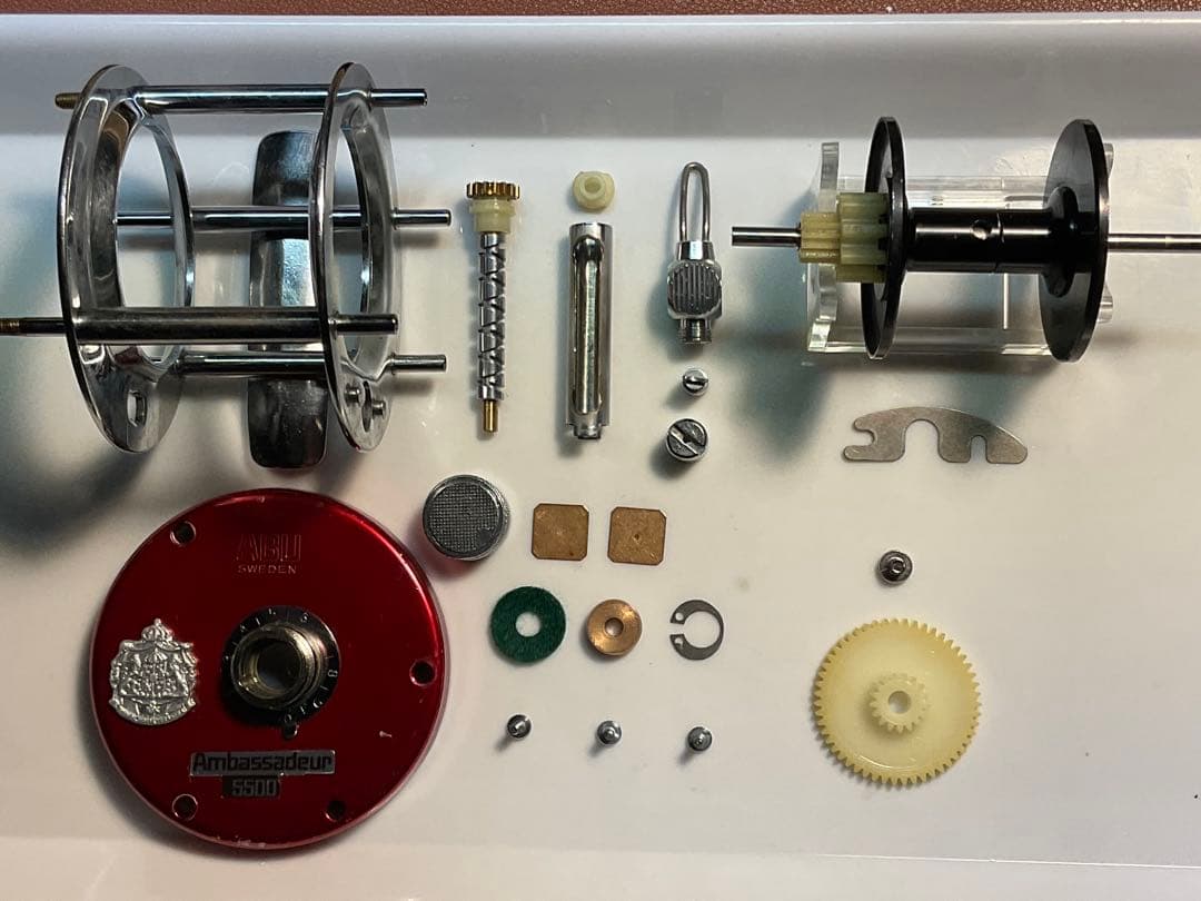 ABU アンバサダー 5500 メンテ済 フレーム修正済 チェリーレッド