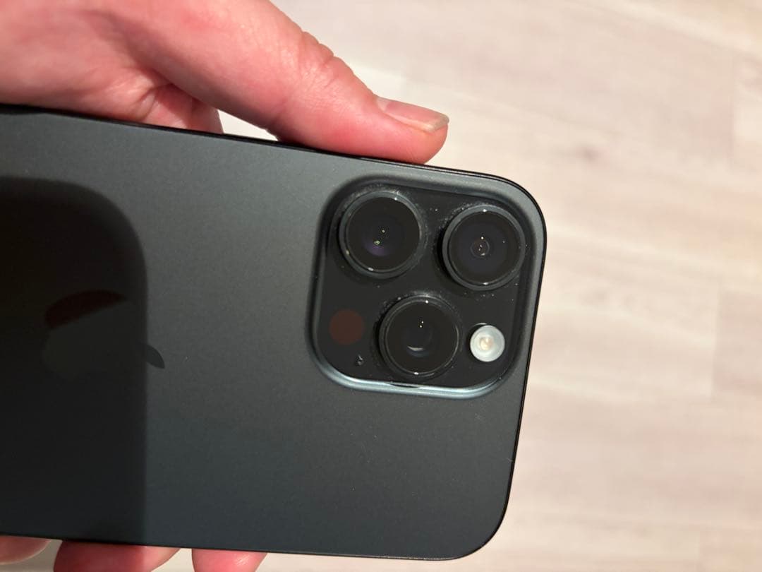 Apple iPhone 16 Pro Maxブラックチタニウム　256GB