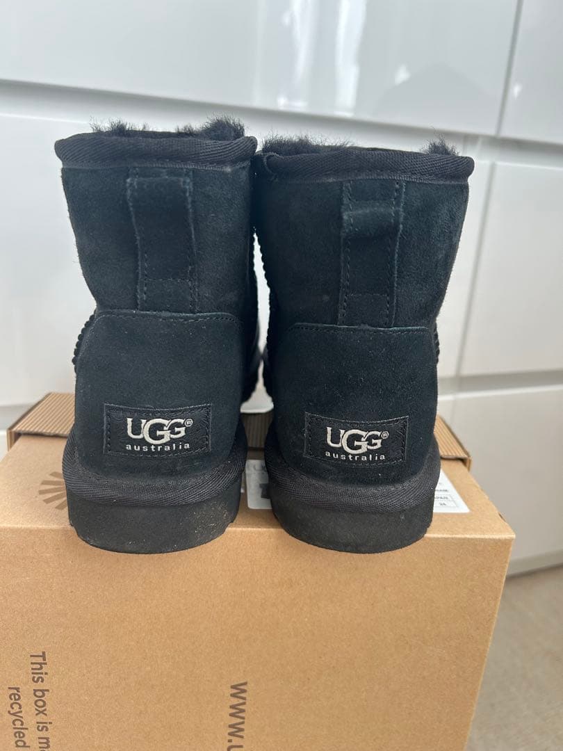 UGG ブラック ムートンブーツ CLASSIC MINI