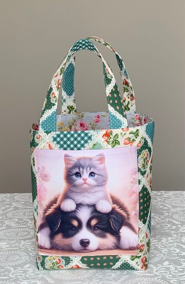 皇帝ダリア　わんこと仔猫　(片面パネル) トートバッグ