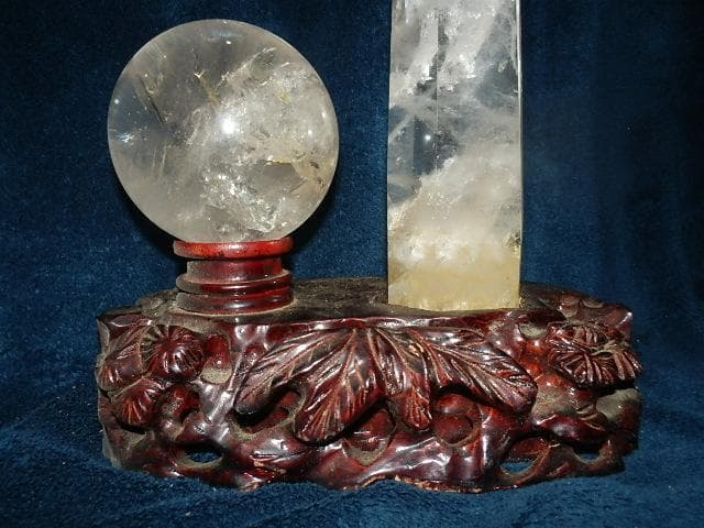 水晶球と水晶柱　1010gと1475g