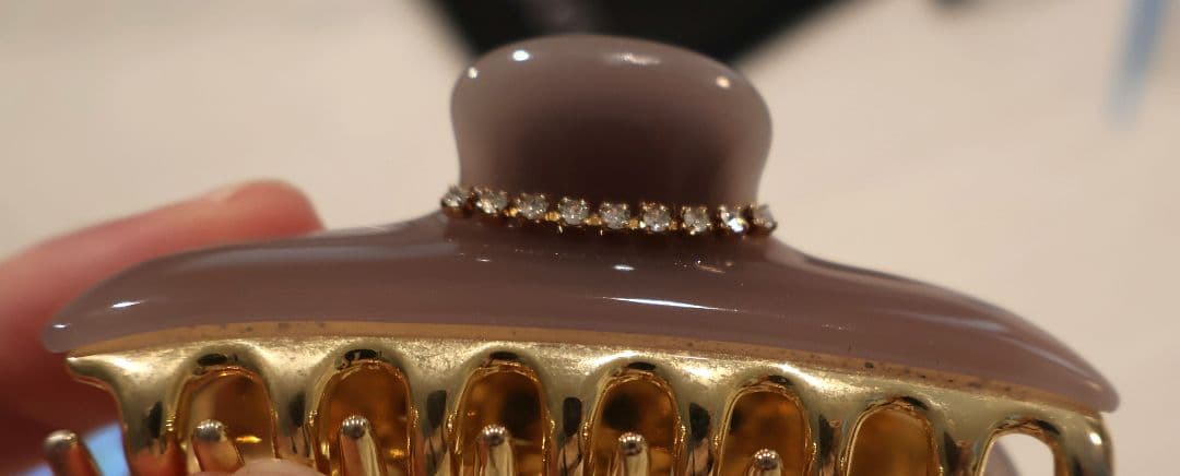 【acca】ロゴ付き　ニューコラーナクリップ　中サイズ