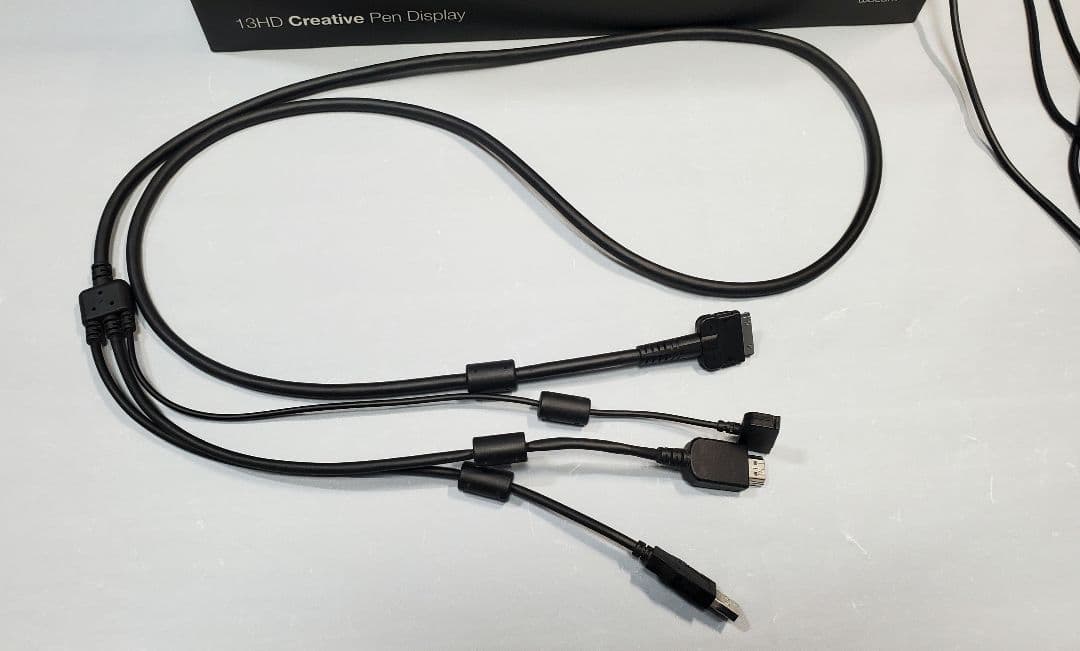 ワコム液タブ 13.3フルHD液晶 Cintiq13HD DTK-1301/K0