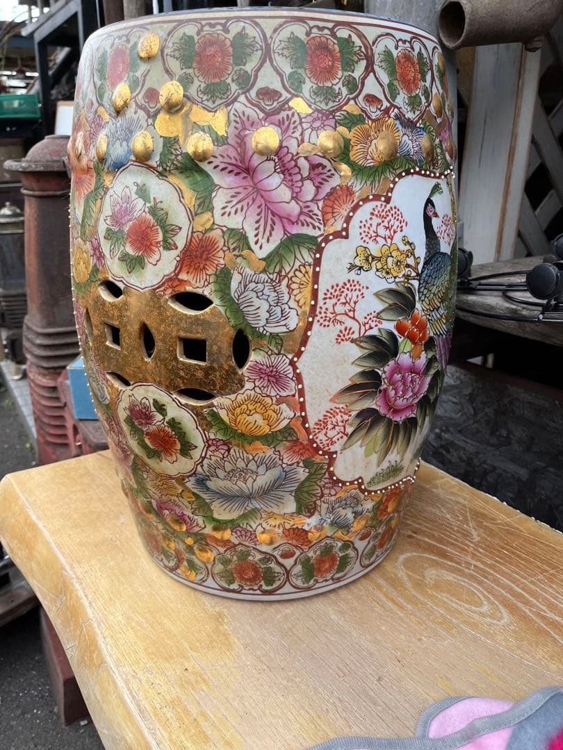 shotaです 九谷焼椅子、九谷博物館行き椅子、陶器椅子