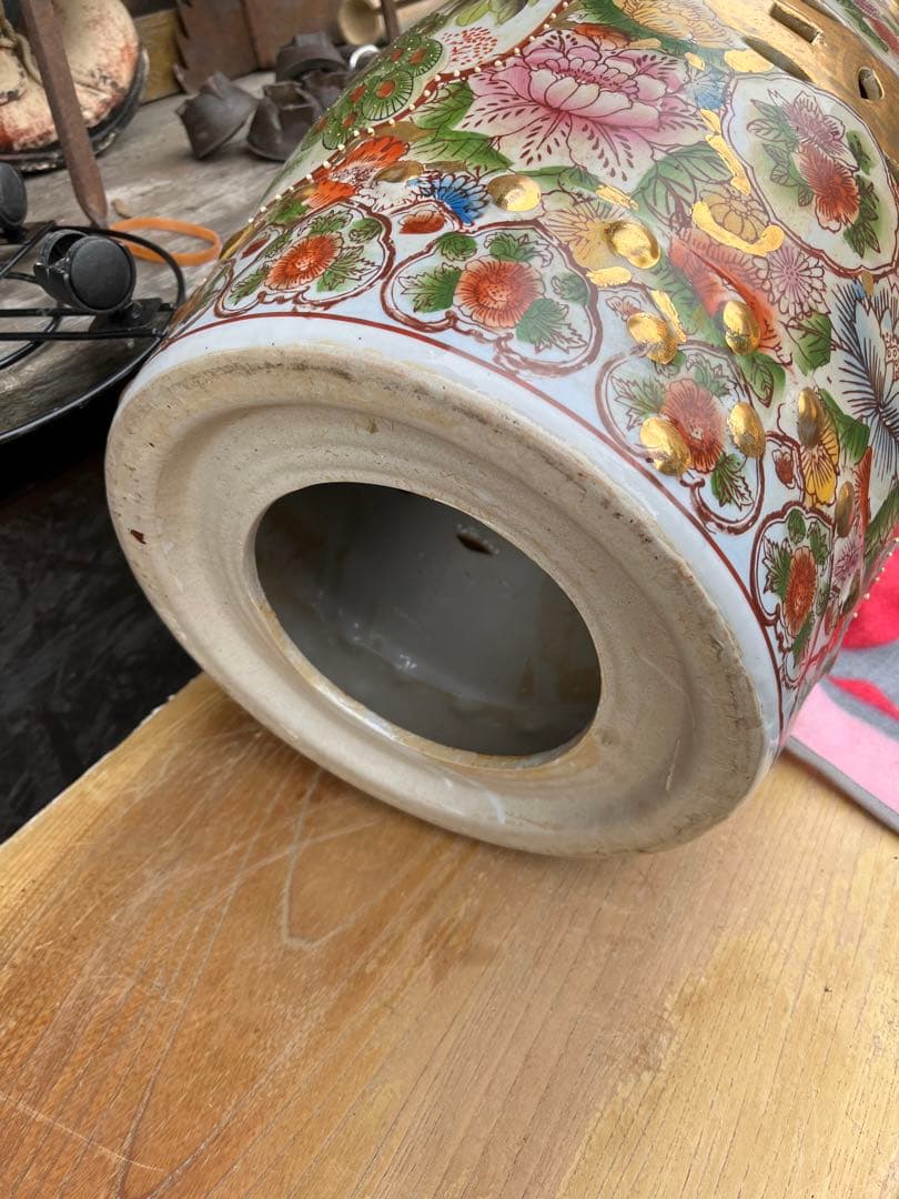 shotaです 九谷焼椅子、九谷博物館行き椅子、陶器椅子