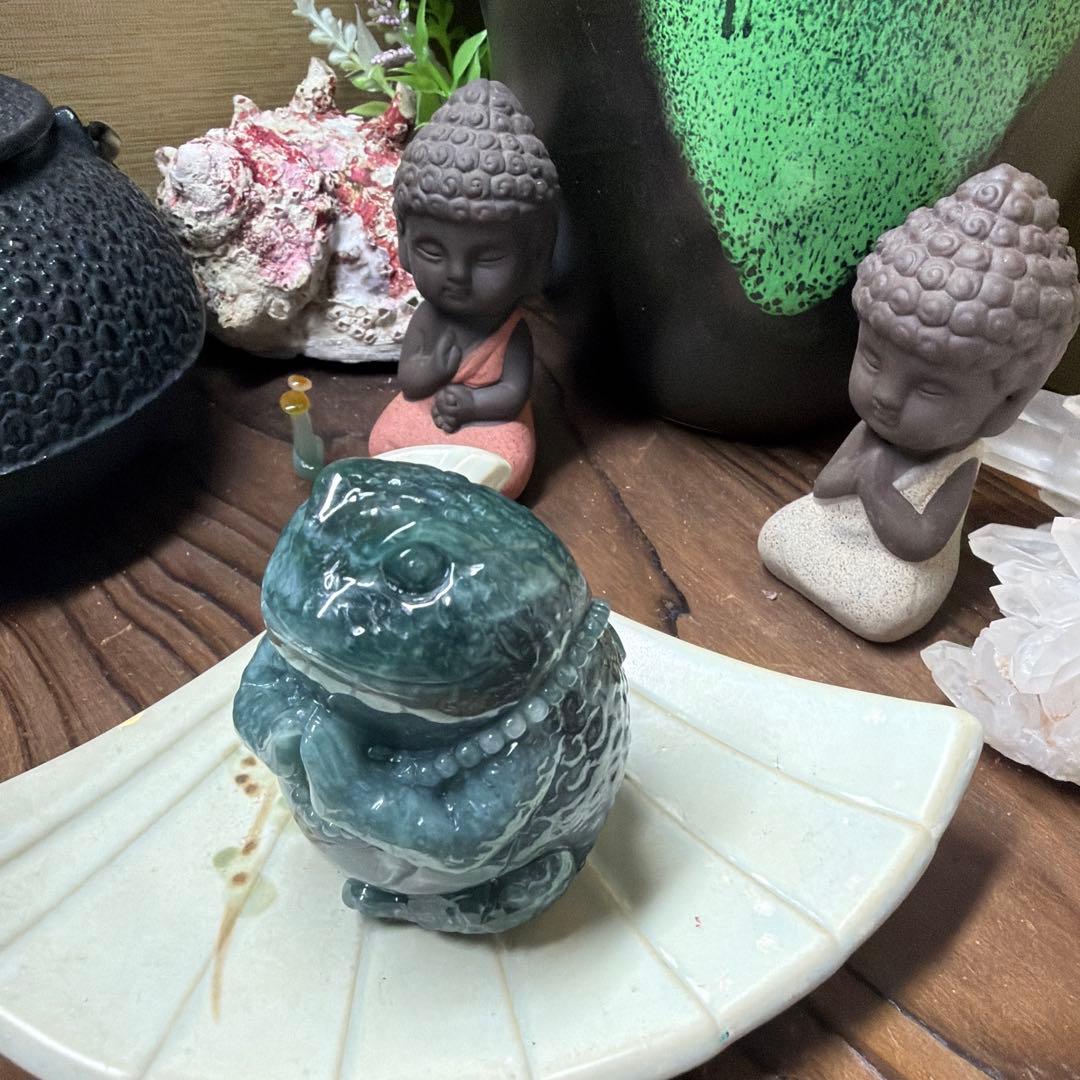 本翡翠、氷藍水開運、金運、福祈り、御守り銭蛙、金蟾